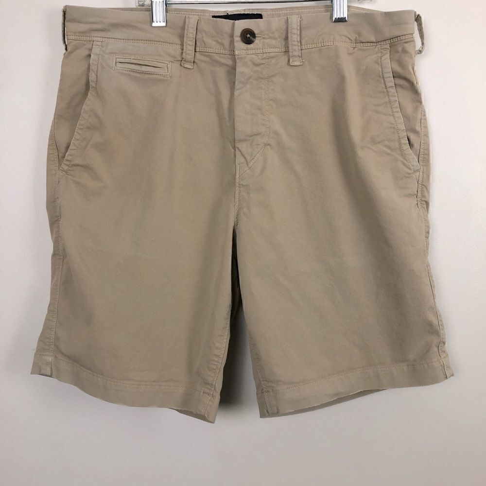 American Eagle Size 30 Slim Tan Shorts!